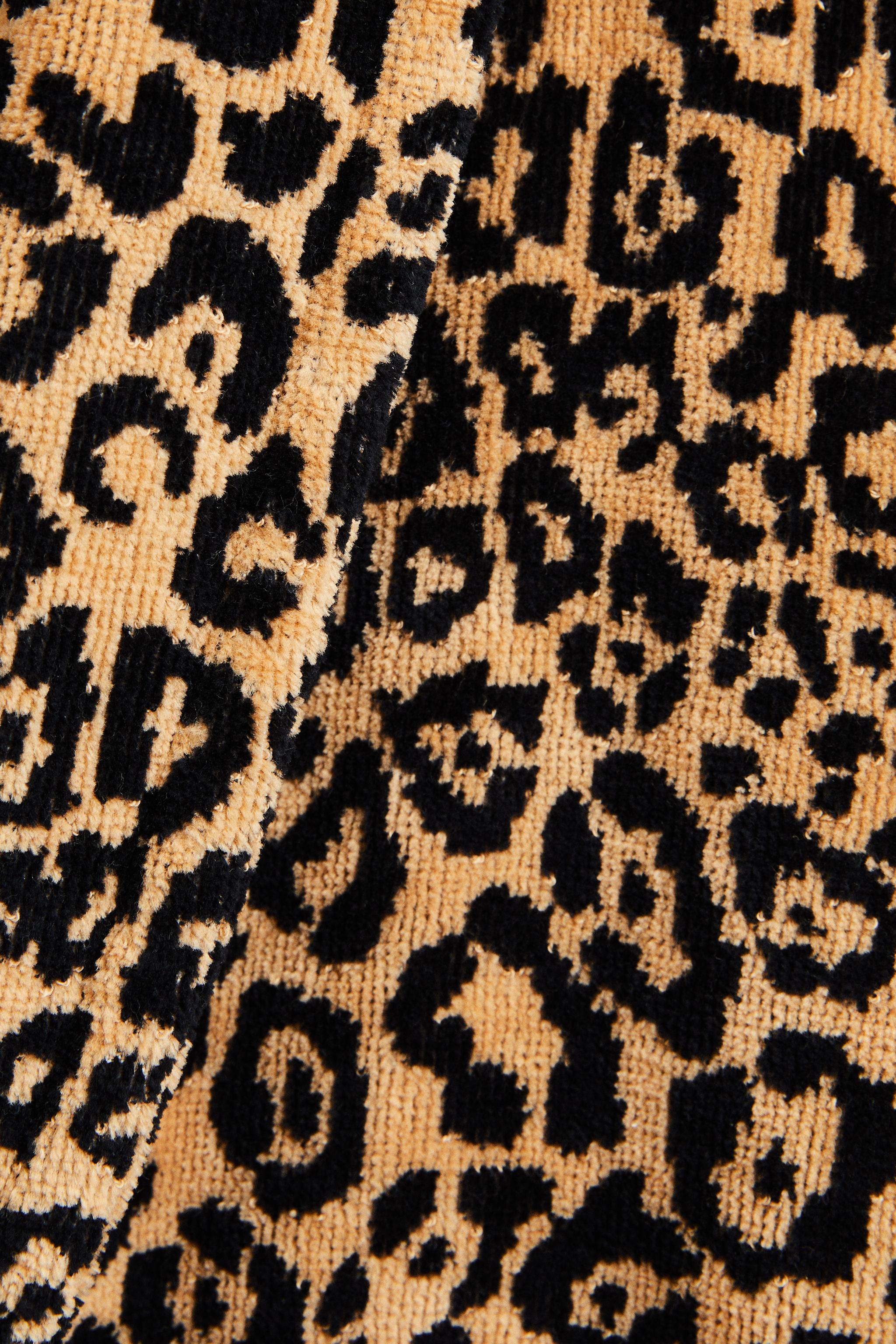 ANIMAL PRINT JACQUARD BATHROBE (400 GXM²)